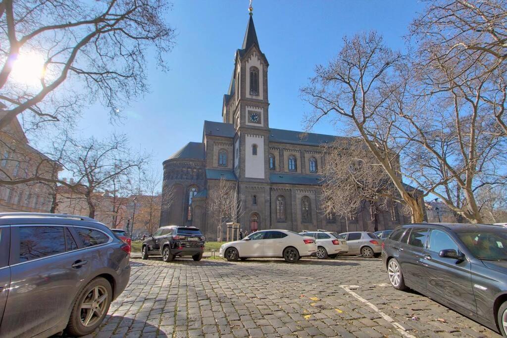 Auriapartments Karlin 2Kk S Terasou A Parkovanim Praga Zewnętrze zdjęcie