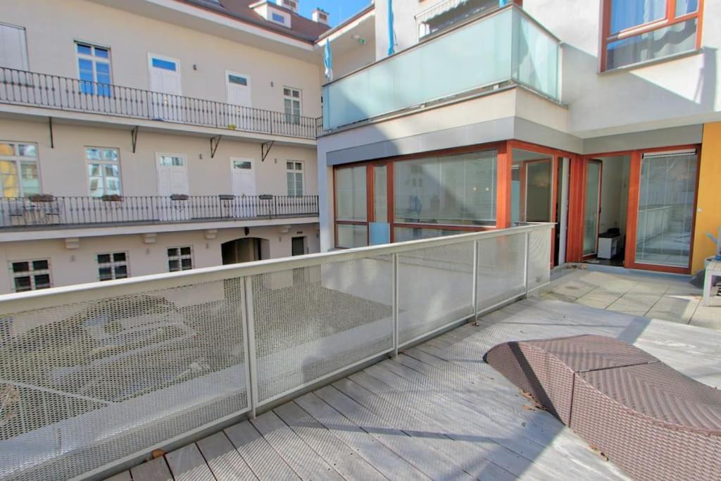 Auriapartments Karlin 2Kk S Terasou A Parkovanim Praga Zewnętrze zdjęcie