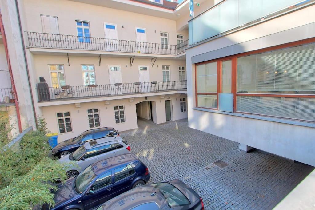 Auriapartments Karlin 2Kk S Terasou A Parkovanim Praga Zewnętrze zdjęcie