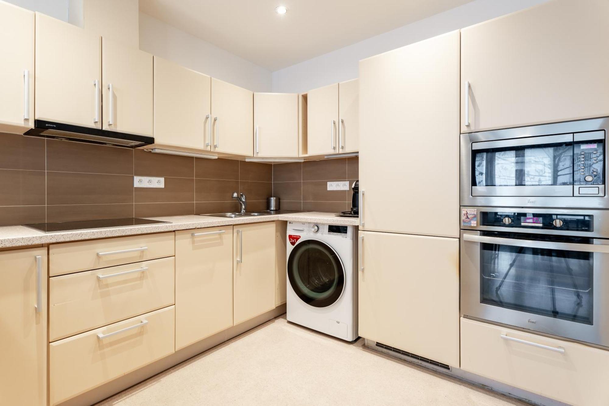 Auriapartments Karlin 2Kk S Terasou A Parkovanim Praga Zewnętrze zdjęcie